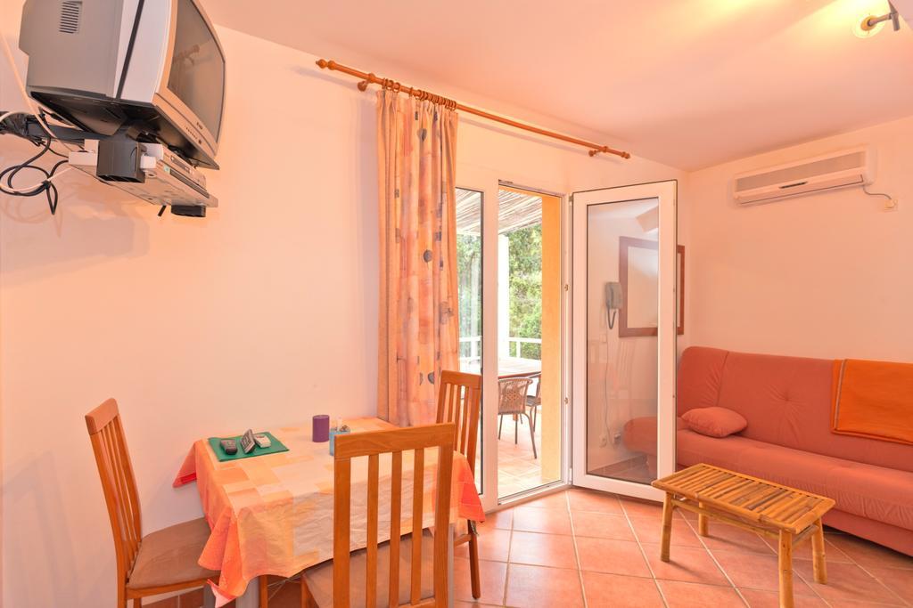 Apartments Nautic Zavala Εξωτερικό φωτογραφία