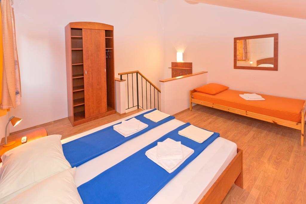 Apartments Nautic Zavala Εξωτερικό φωτογραφία