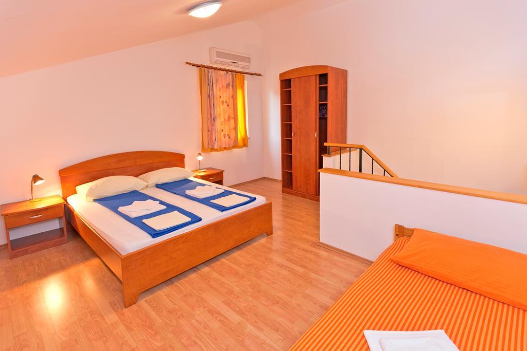 Apartments Nautic Zavala Εξωτερικό φωτογραφία